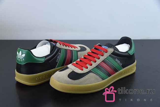 Gucci x Adidas Clover Logo Low-top Dark Colors Sneakers - 1