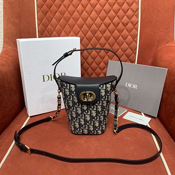 Dior 30 Montaigne Amber Mini Bucket Bag - 17x18x8cm