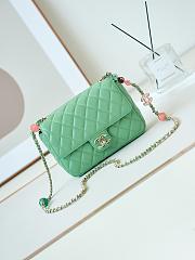 Chanel Flap Bag Green Lambskin Gold-Tone Metal 18.5cm - 1