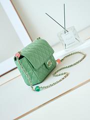 Chanel Flap Bag Green Lambskin Gold-Tone Metal 18.5cm - 2