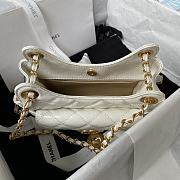 Chanel Hobo White Lambskin Handbag - 17×19×6cm - 5