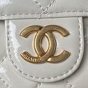 Chanel Hobo White Lambskin Handbag - 17×19×6cm - 4