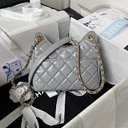 Chanel Hobo Grey Lambskin Handbag - 17×19×6cm - 3