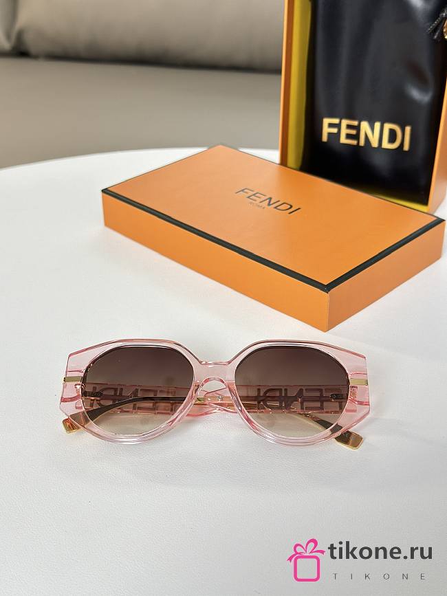Fendi Logo Sunglasses - 1