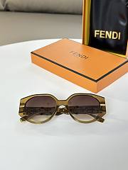 Fendi Logo Sunglasses - 3