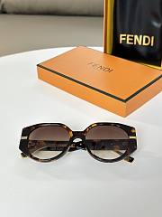 Fendi Logo Sunglasses - 2