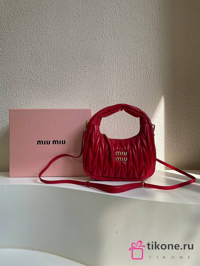 Miumiu Small Red Wander Matelassé Shoulder Bag - 20x17x6cm - 1