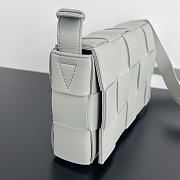 Bottega Veneta Medium Cassette Grey Leather Bag - 23x15x5cm - 4