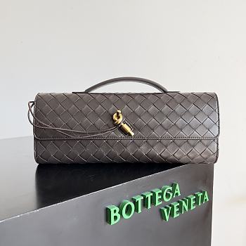 Bottega Veneta Andiamo Clutch Bag In Fondant - 31x13x3cm