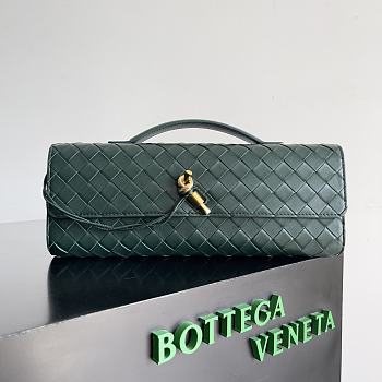 Bottega Veneta Andiamo Clutch Bag In Green - 31x13x3cm