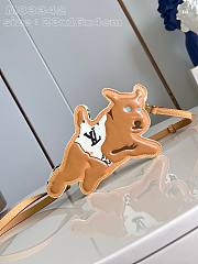 Louis Vuitton M83342 Dog On Strap - 23x16x4cm - 1