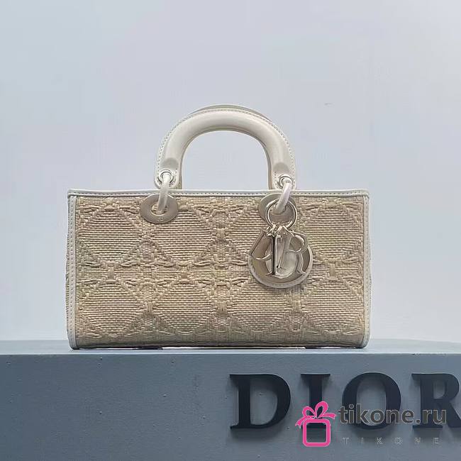 Dior Horizontal Raffia Bag With White Handles 26cm - 1