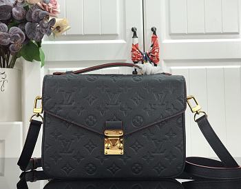 Louis Vuitton M44071 Pochette Black Bag - 25x19x7cm