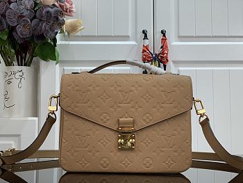 Louis Vuitton M44071 Apricot Pochette Bag - 25x19x7cm