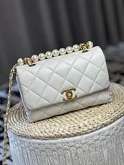 Chanel Ohanel 24A White Lambskin Handbag - 14x23x8cm - 1