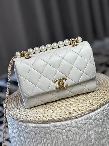 Chanel Ohanel 24A White Lambskin Handbag - 14x23x8cm