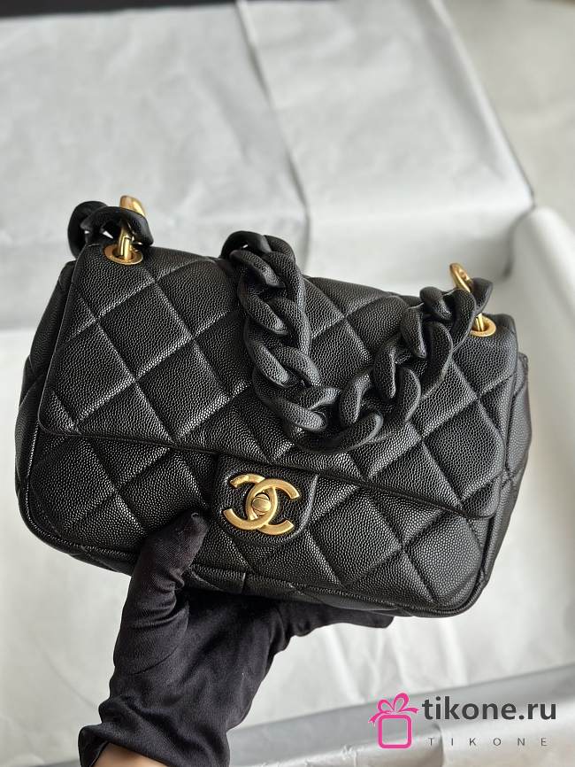 Chanel 24P Black Lambskin Flapbag - 23x15x5cm - 1