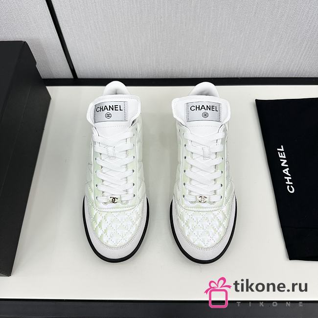 Chanel Low Top In White - 1