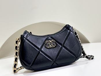 Chanel Black Hobo Handbag - 11x20x5cm