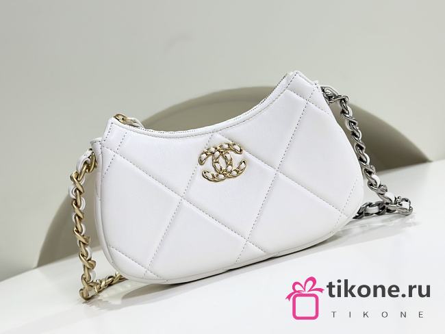 Chanel White Hobo Handbag - 11x20x5cm - 1