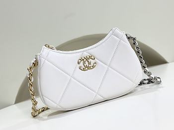 Chanel White Hobo Handbag - 11x20x5cm