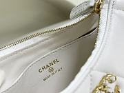 Chanel White Hobo Handbag - 11x20x5cm - 3