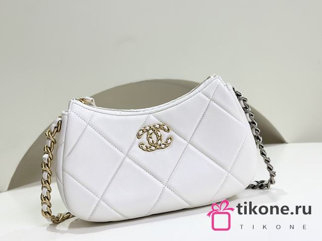 Chanel White Hobo Handbag - 13.5x23.5x5.3cm - 1