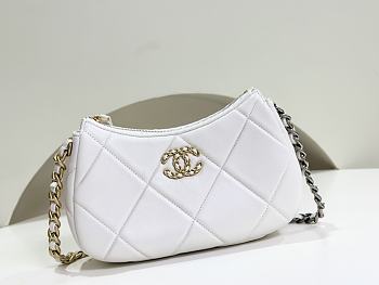 Chanel White Hobo Handbag - 13.5x23.5x5.3cm