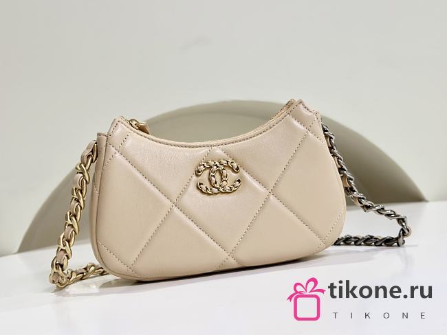 Chanel Beige Hobo Handbag - 11x20x5cm - 1