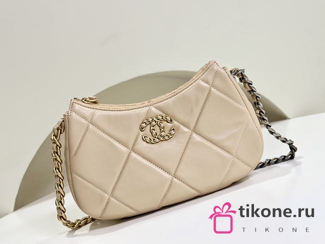 Chanel Beige Hobo Handbag - 13.5x23.5x5.3cm - 1