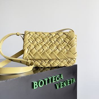 Bottega Veneta Straw Small Rumple Messenger - 21x14x5cm