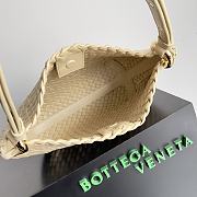 Bottega Veneta Clicker In Beige Shoulder Bag - 38x25x10cm - 6