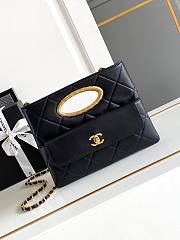 Chanel Clutch Lambskin & Gold-Tone Metal Black - 19×25×3cm - 1