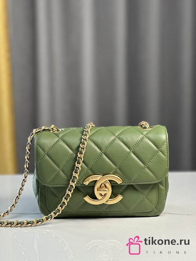 CC Mini Flap Bag Shiny Lambskin & Gold Plated Metal Green- 13.5×19×7cm - 1