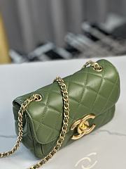 CC Mini Flap Bag Shiny Lambskin & Gold Plated Metal Green- 13.5×19×7cm - 3