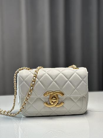 CC Mini Flap Bag Shiny Lambskin & Gold Plated Metal White - 13.5×19×7cm