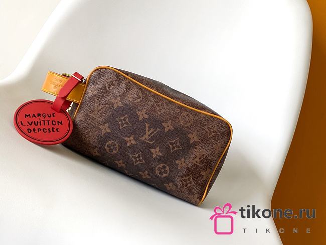 LV Locker Dopp Kit Monogram Dust M11765 - 23x13x12cm - 1