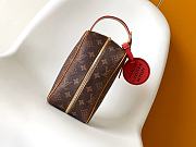 LV Locker Dopp Kit Monogram Dust M11765 - 23x13x12cm - 3