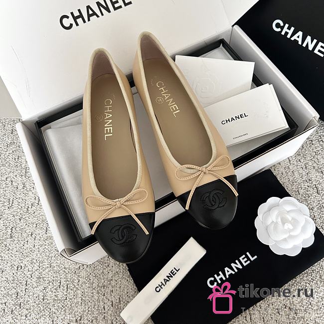 Chanel Ballet Flats Lambskin Beige & Black 10mm - 1