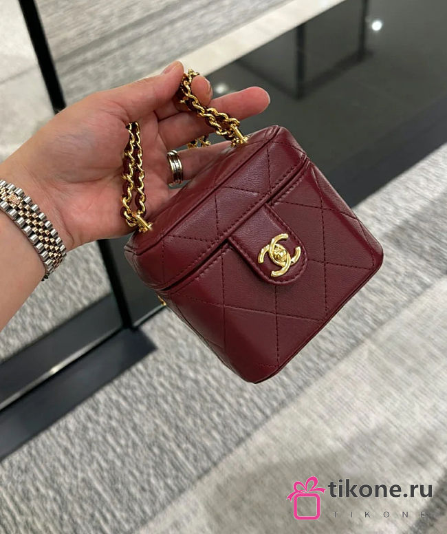 Chanel Clutch With Chain Enamel Gold Metallic Burgundy - 8.5×11×7cm - 1