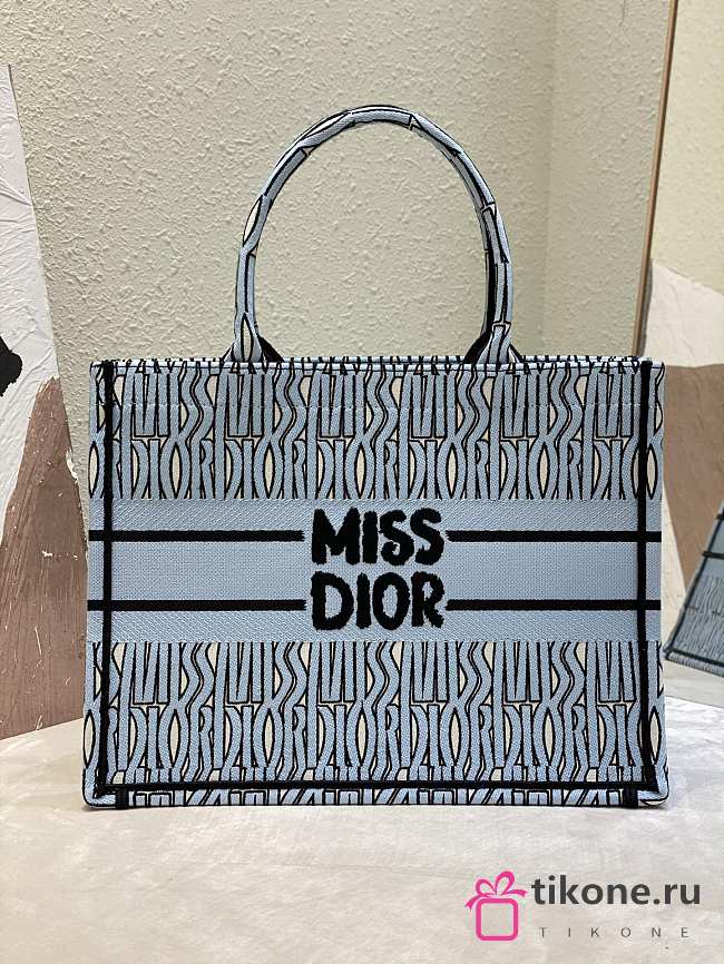 Medium Dior Book Tote Pale Blue and Black Miss Dior Allover Embroidery - 36x27.5x16.5cm - 1