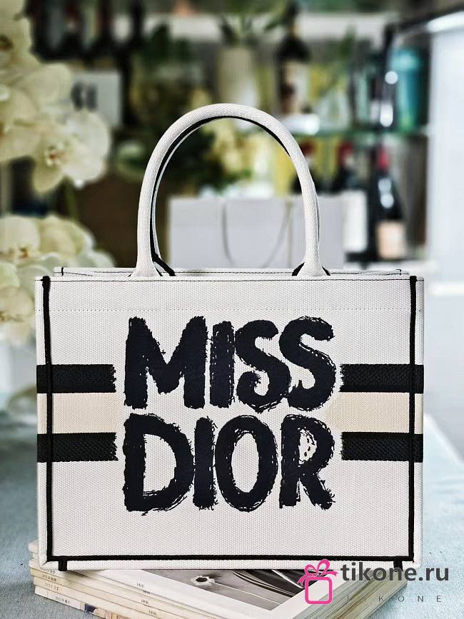 Medium Dior Book Tote White and Blue Miss Dior Graffiti Embroidery - 36x27.5x16.5cm - 1