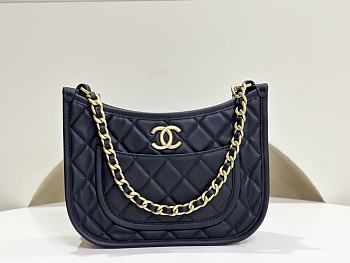 Chanel Hobo handbag Calfskin & Gold Tone Metal Black - 20x24x6cm