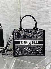 Small Dior Book Tote Black and White Plan de Paris Embroidery with Black Calfskin - 26.5x22x14cm - 1