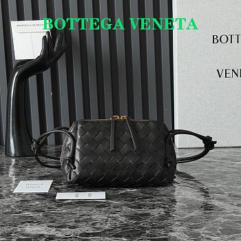 Bottega Veneta Intrecciato Concert Pouch Black - 18.5x11.5x8.5cm