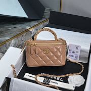 Chanel Clutch With Strap Shiny Lambskin & Gold Metal Beige - 19x9.5x8cm - 1