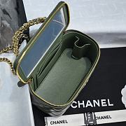 Chanel Clutch With Strap Shiny Lambskin & Gold Metal Green - 19x9.5x8cm - 2