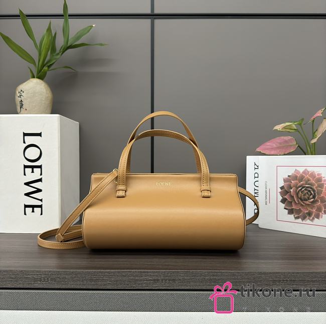 Loewe Small Clasp bag In Silk Calfskin Brown - 25x13x15cm - 1