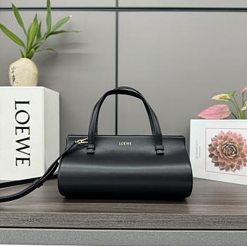 Loewe Small Clasp bag In Silk Calfskin Black - 25x13x15cm