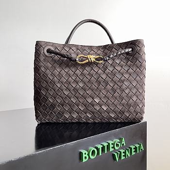 Bottega Veneta Medium Andiamo Intrecciato Suede Fondant - 32x25x11cm